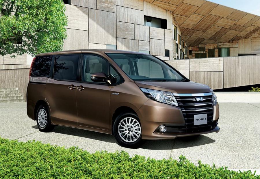  Toyota Noah 2015 года  (фото 2 из 20)